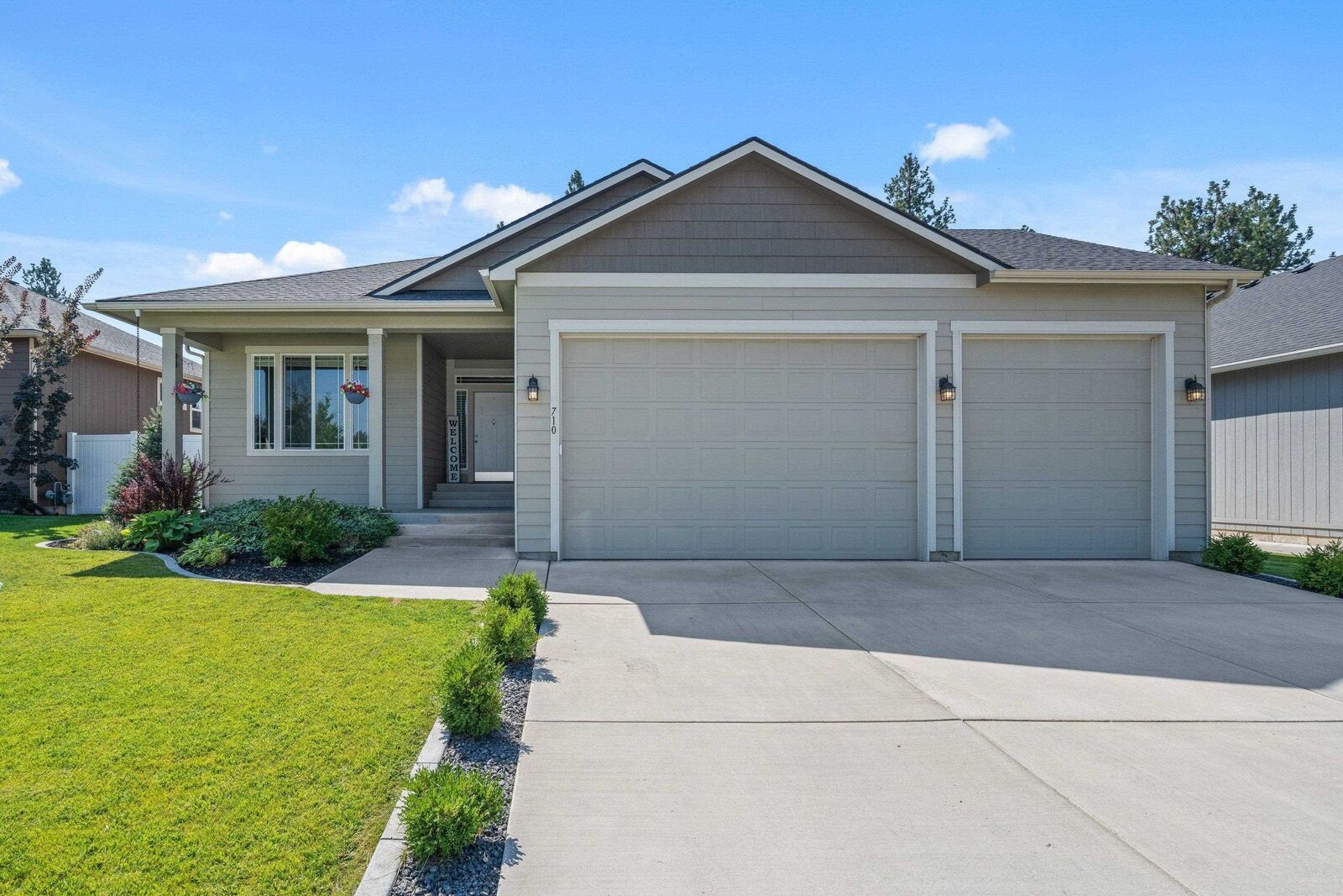 Property Photo:  710 E Belle Ln  WA 99005 