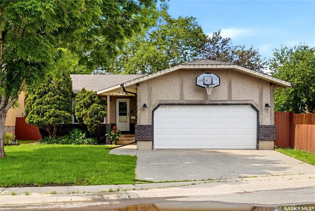 Property Photo: 314 Howe Place SK S4R 8M5