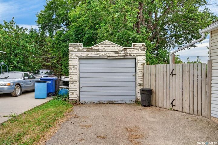 Property Photo:  118 9th Street  SK S0K 2A0 