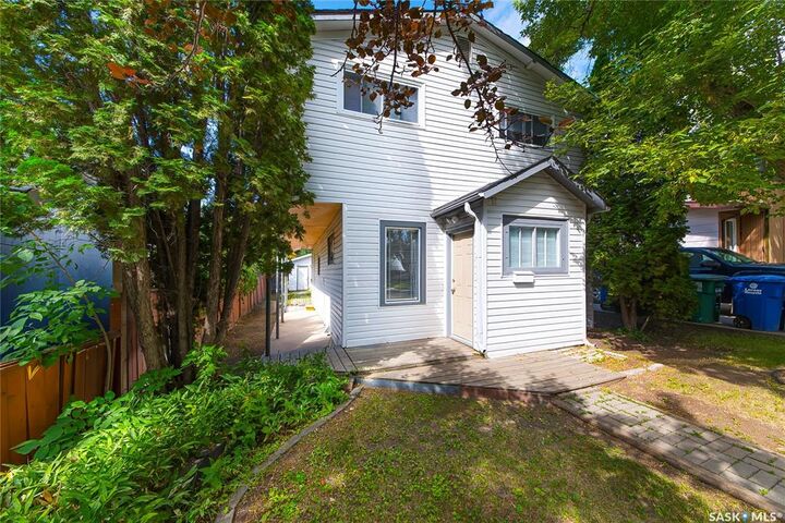 Property Photo:  1017 J Avenue N  SK S7L 2L3 