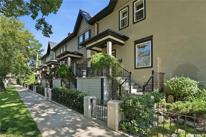 Property Photo:  719 14th Street E  SK S7N 0P6 