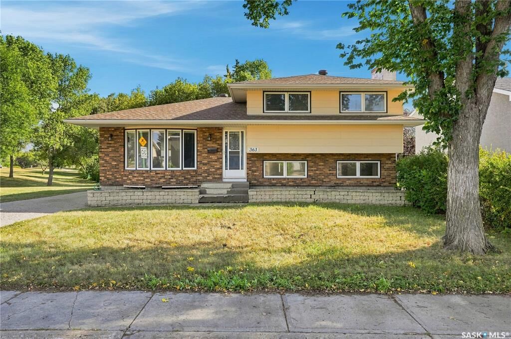Property Photo:  363 Rodenbush Drive  SK S4R 6X5 