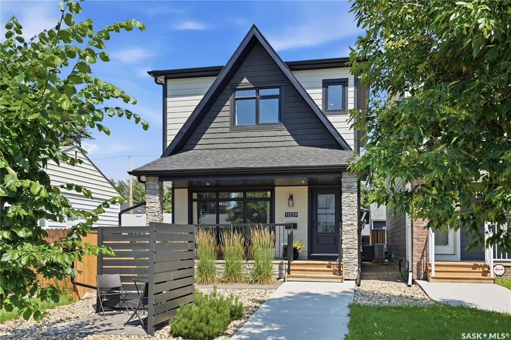 Property Photo:  1039 4th Street E  SK S7H 1K6 