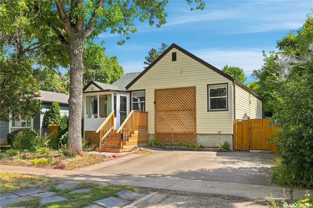 Property Photo:  2213 Coy Avenue  SK S7M 0J4 