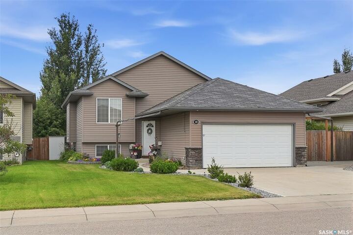 110 Bennion Crescent — photo 1