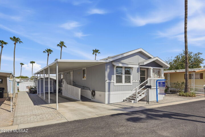 Property Photo: 4001 E Blacklidge Drive #6 AZ 85712