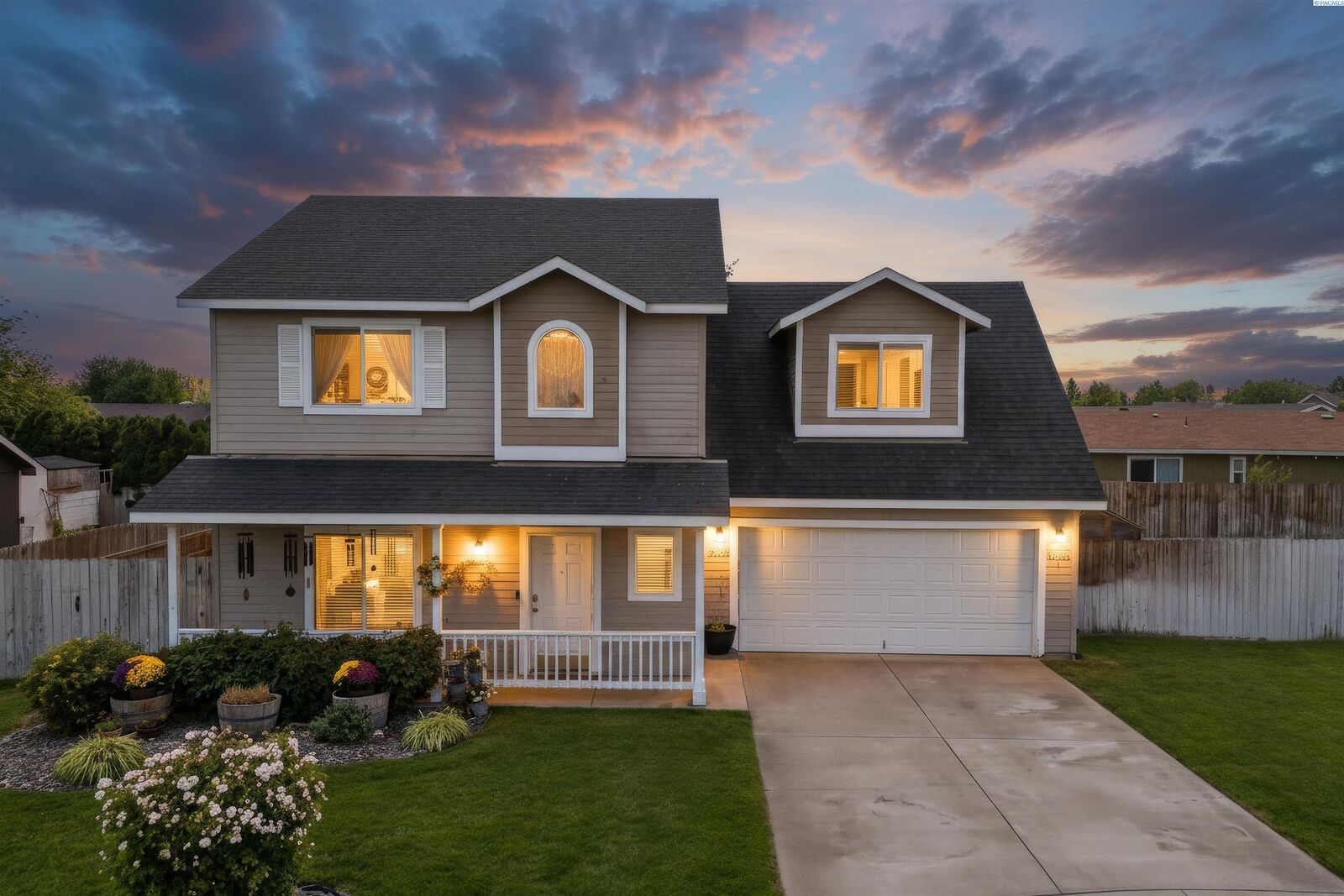 Property Photo:  1560 Desert Springs Avenue  WA 99352 