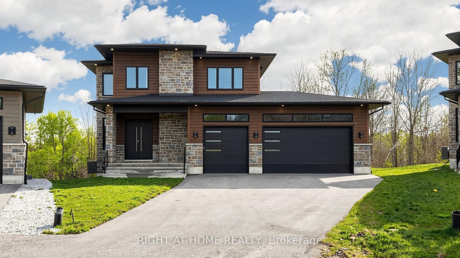 Property Photo: 14 Dixon Court ON L4N 7H1