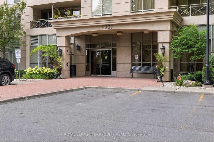 Property Photo: 5229 Dundas Street W 405 ON M9B 6L9