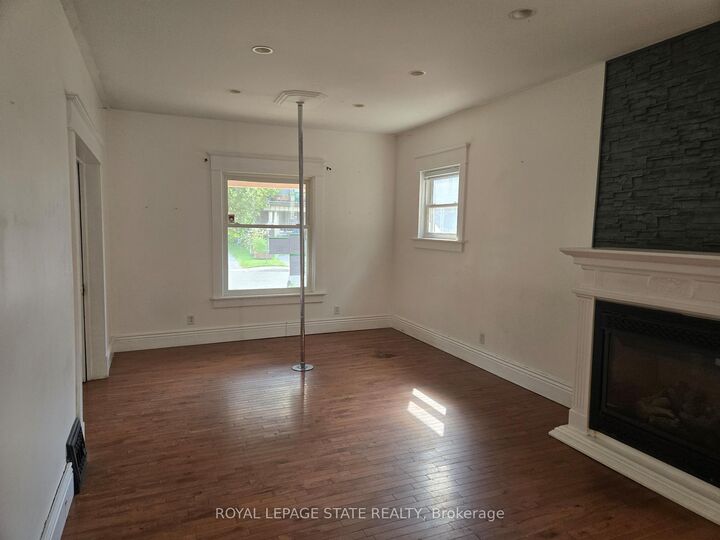 Property Photo: 40 Lynnwood Avenue ON N3Y 2V6