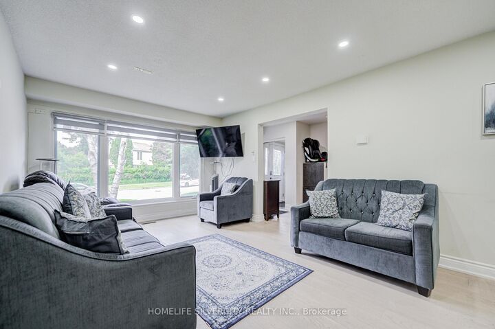 Property Photo: 160 Purvis Crescent ON M1B 1H9