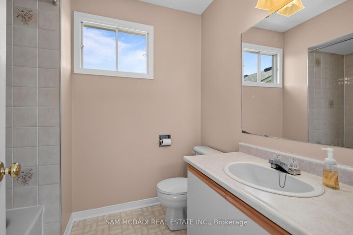 Property Photo: 6200 Prairie Circle ON L5N 5Y4