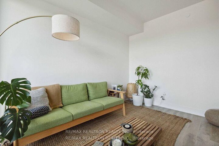 Property Photo: 185 Deerfield Road 315 ON L3Y 0G7
