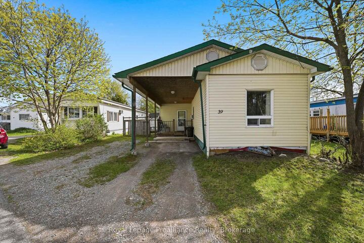 Property Photo: 63 Whites Road 39 ON K8V 5P5