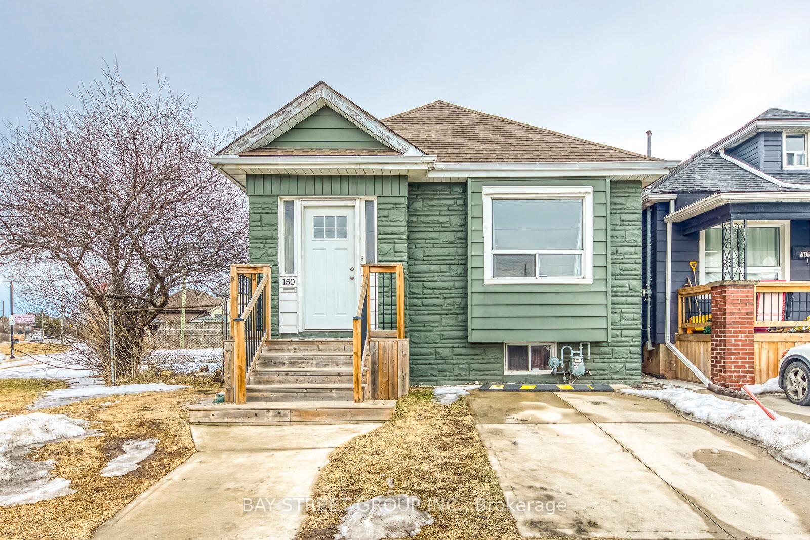 Property Photo:  150 Crosthwaite Avenue N  ON L8H 4V5 