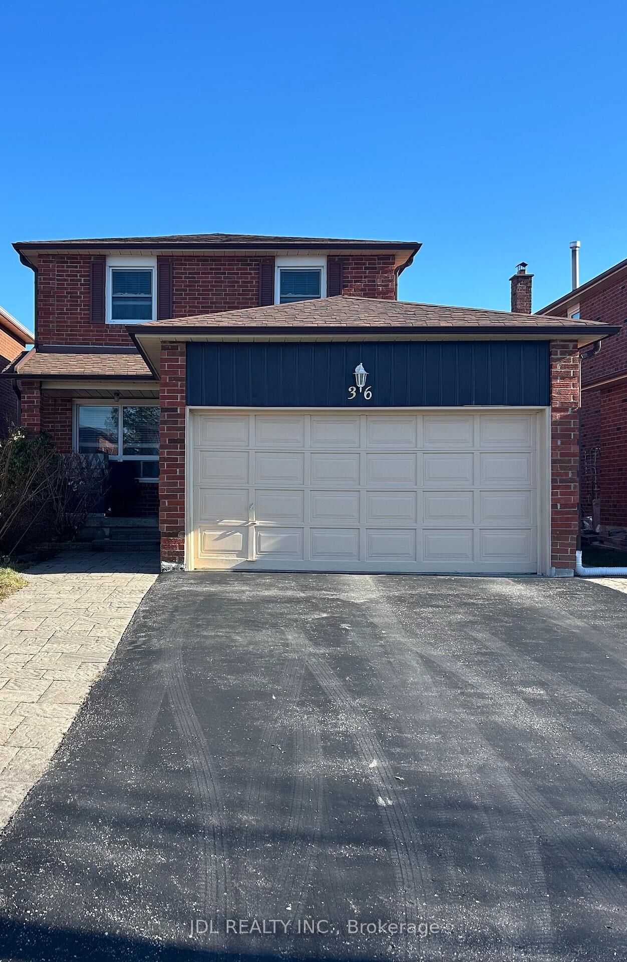 Property Photo:  36 Bendamere Cre Crescent Entire Two-Bedroom Bsmt  ON L3P 6Y1 