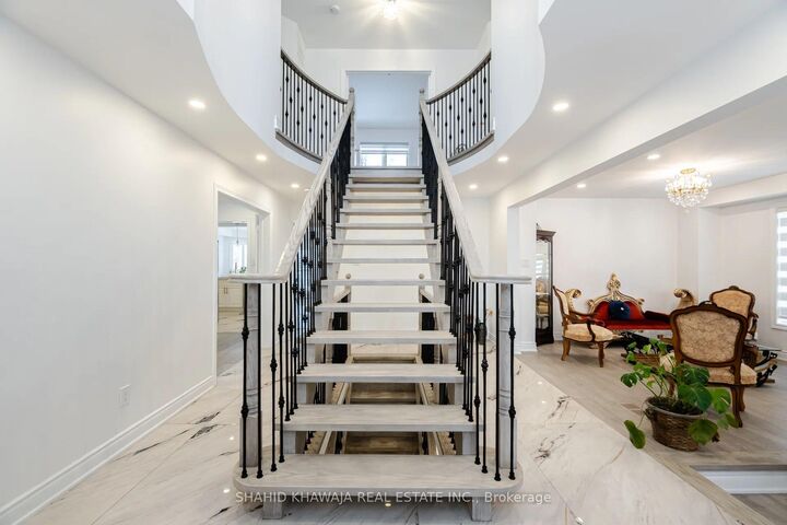Property Photo: 6150 Bankhead Court ON L5V 1L9