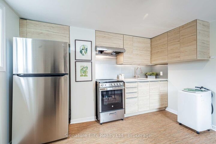 Photo de la propriété: 393 Westmoreland Avenue N Upper ON M6H 3A6