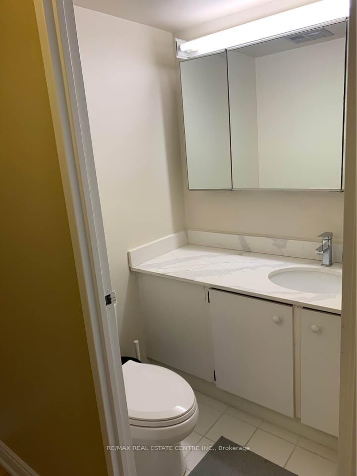 Photo de la propriété:  3700 Kaneff Crescent 501  ON L5A 4B8 