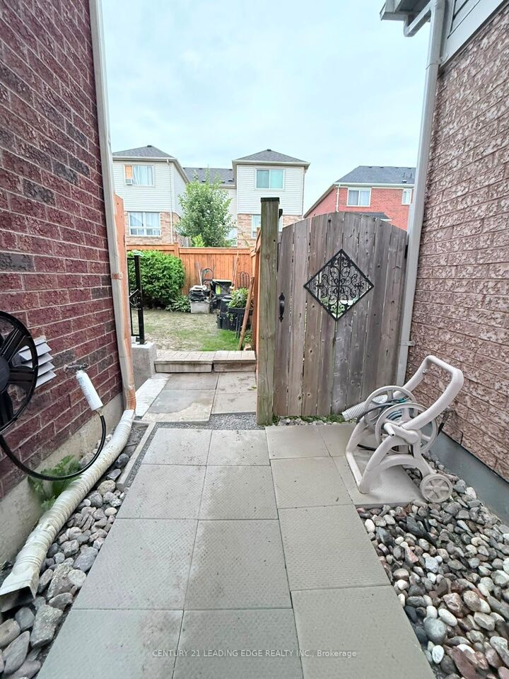 Property Photo: 1373 Clearbrook Drive ON L1K 0G8