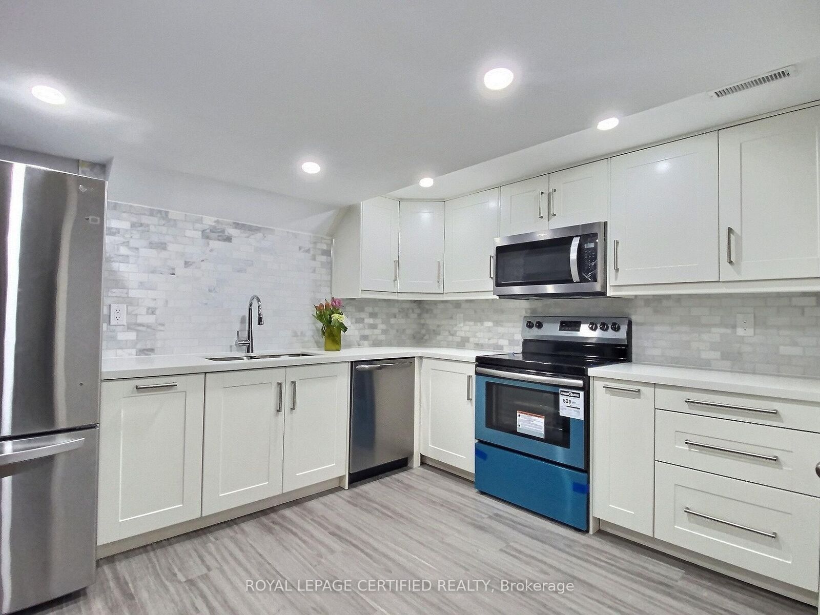 Property Photo:  3845 Brinwood Gate W  ON L5M 7H3 