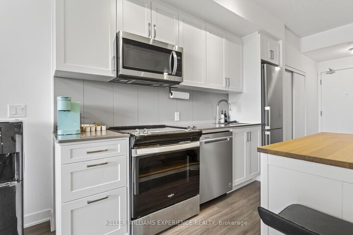 Property Photo: 681 Yonge Street 328 ON L4N 4E8