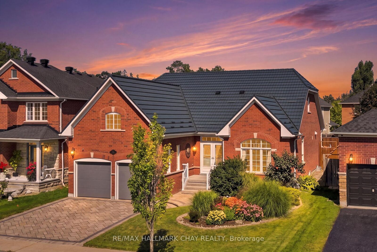 Property Photo:  167 The Queensway N/A  ON L4M 0B5 