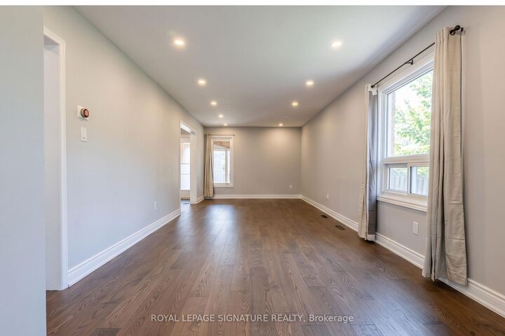 Property Photo:  352 Assiniboine Trail  ON L5R 2Y3 