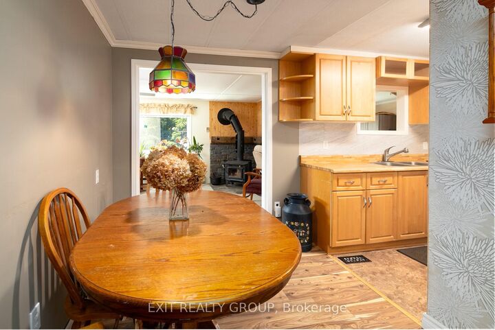 Property Photo: 107 Eastview Boulevard ON K8N 4Z3