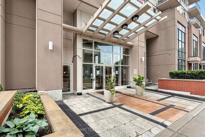 Property Photo: 25 Town Centre Court 2105 ON M1P 0B4
