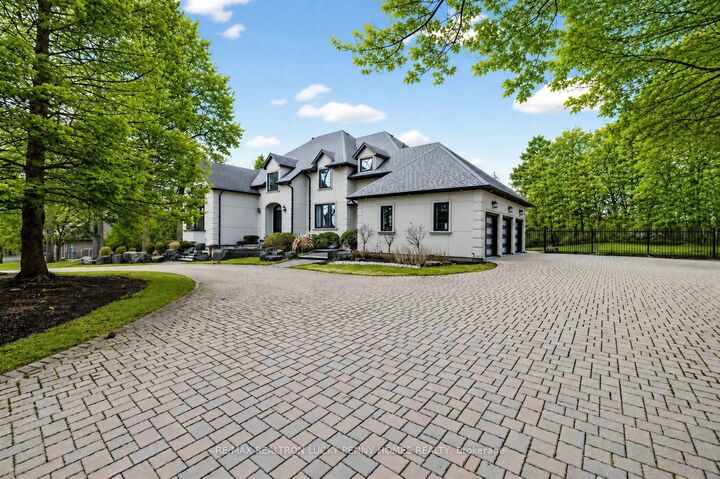 Property Photo: 18 Walnut Glen Place ON L6C 1A3