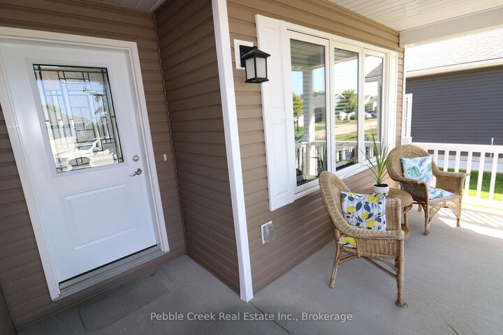 Property Photo:  20 Huron Heights Drive  ON N7A 0B1 