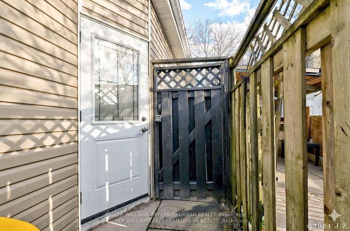 Property Photo:  2039 Davenport Road Unit A  ON M6N 1C5 