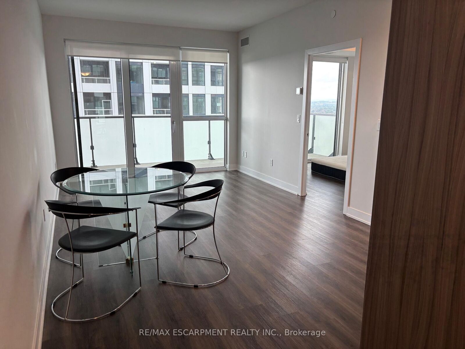Property Photo:  4130 Parkside Village Drive 2211  ON L5B 0L7 