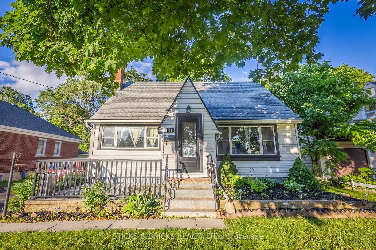 Property Photo:  6088 Dorchester Road  ON L2G 5T2 