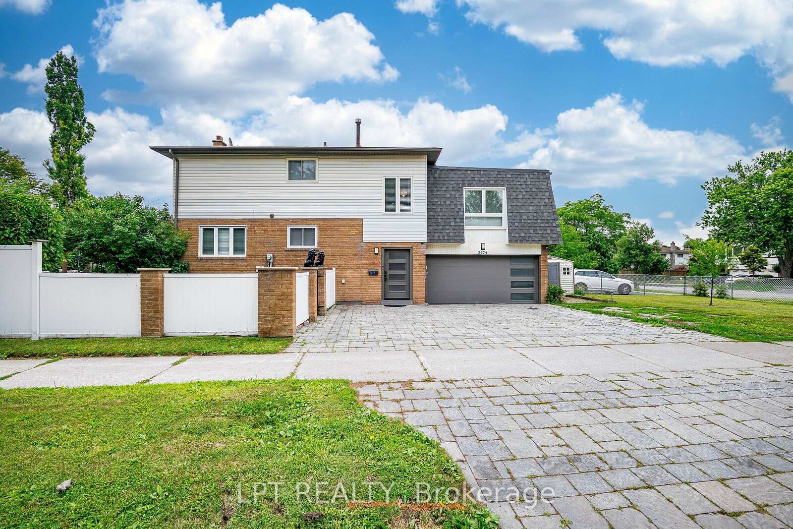 Property Photo:  2574 Council Ring Road  ON L5L 1X5 