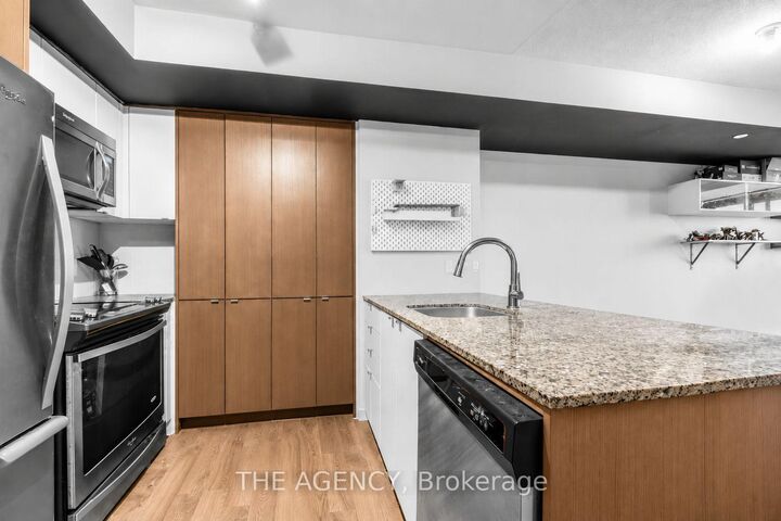 Property Photo:  9 Valhalla Inn Road 1409  ON M9B 0B2 