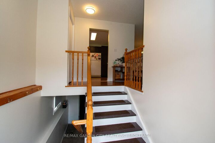 Property Photo:  93 Northwood Drive  ON L3C 6S3 