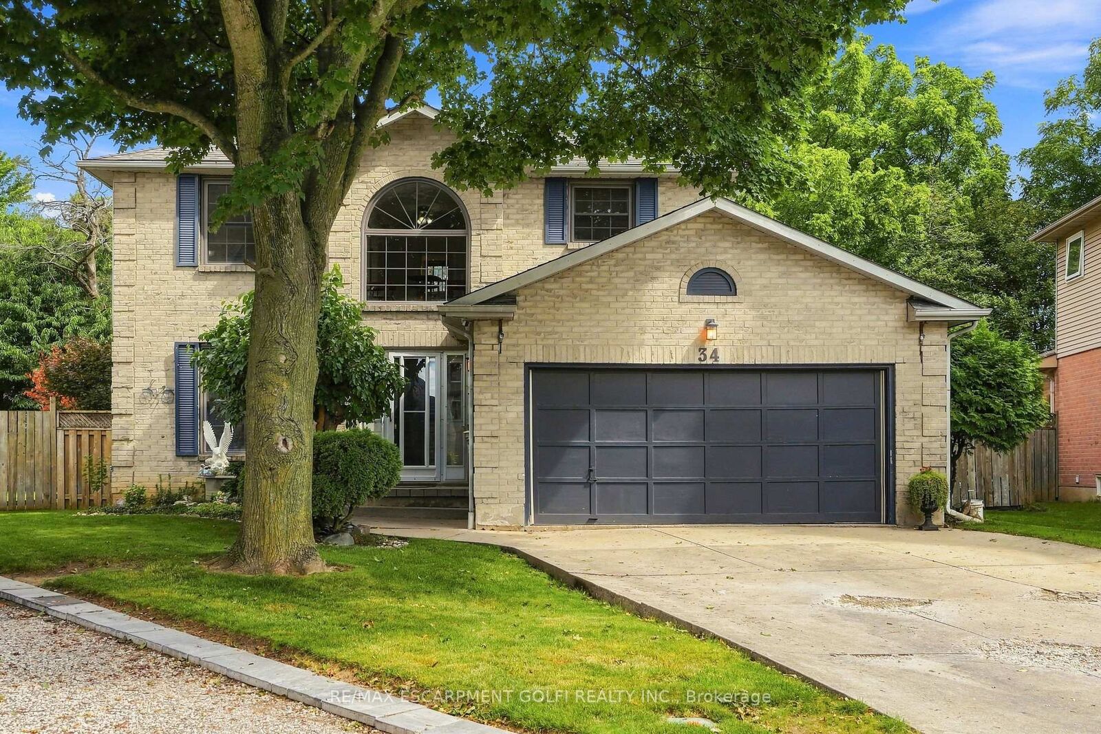 Property Photo: 34 Lisajane Court ON L9B 2N6