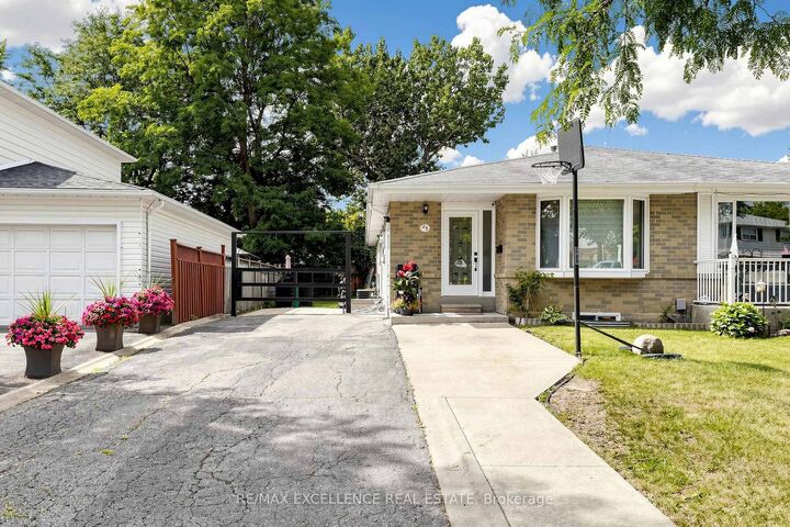 Property Photo: 25 Graymar Road ON L6S 1Z7