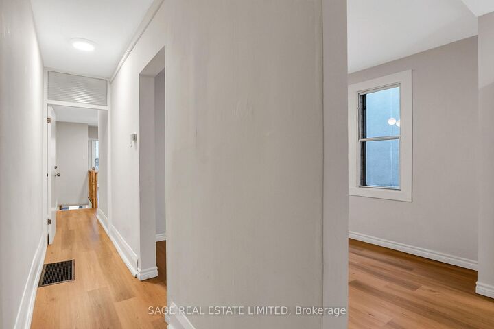 Property Photo:  633 St Clair Avenue W Upper  ON M6C 1A7 