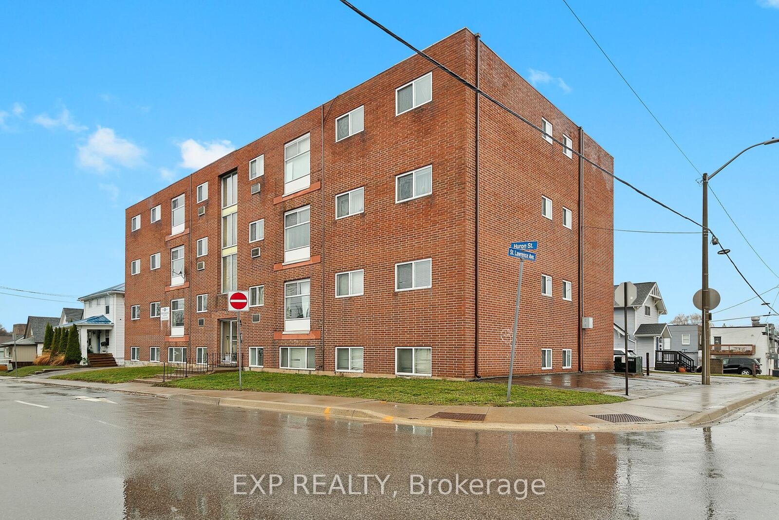 Property Photo:  4663 Huron Street 5  ON L2E 2H7 
