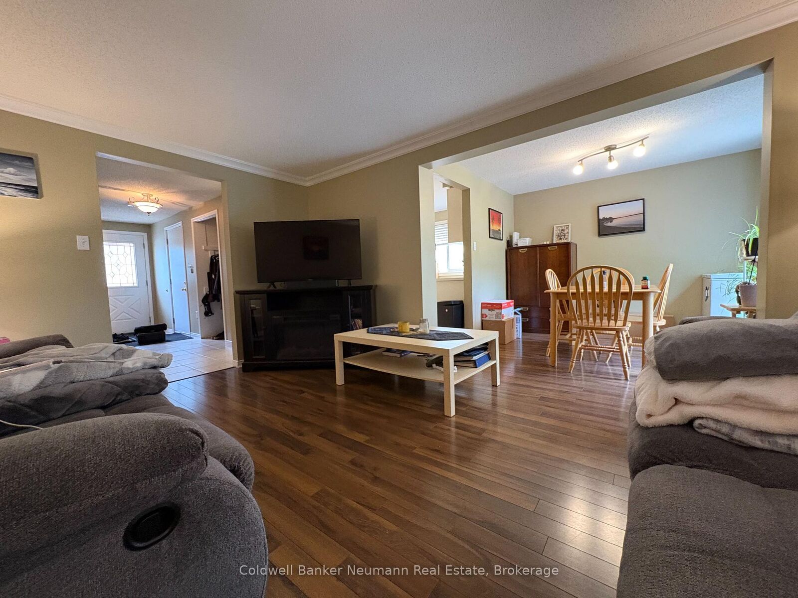Property Photo:  120 Moss Place Upper  ON N1G 4V4 