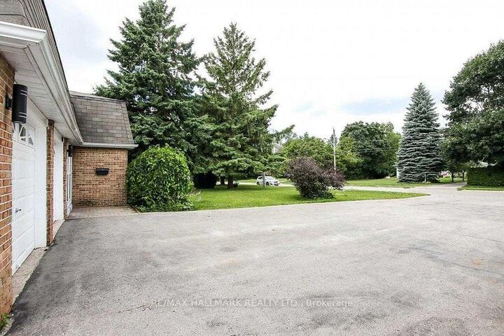 Property Photo: 1022 Janette Street ON L3Y 3C5