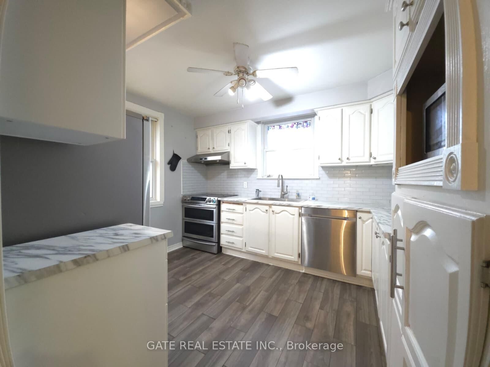 Property Photo: 377 Ellerslie Avenue ON M2R 1B8
