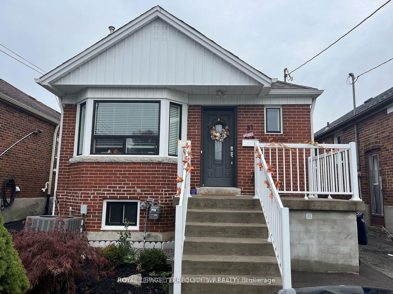 Property Photo: 31 Chamberlain Avenue Bsmt ON M6E 4J7