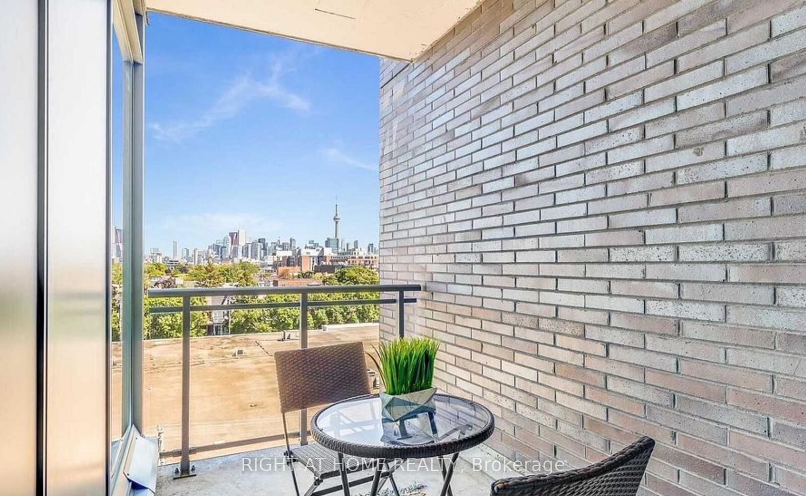 Property Photo:  20 Gladstone Avenue 613  ON M6J 3K6 