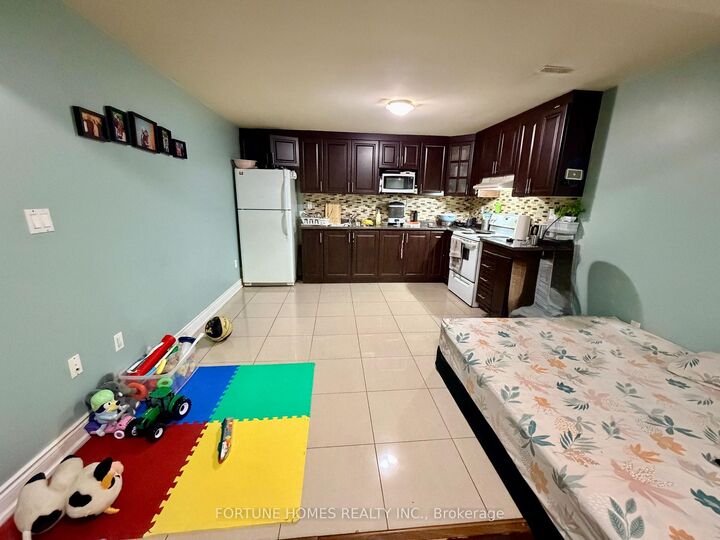 Property Photo:  9 Paddington Road  ON L6P 2B3 