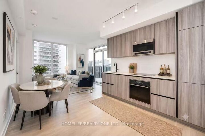 Property Photo: 117 Broadway Avenue 1111 ON M4P 1V3