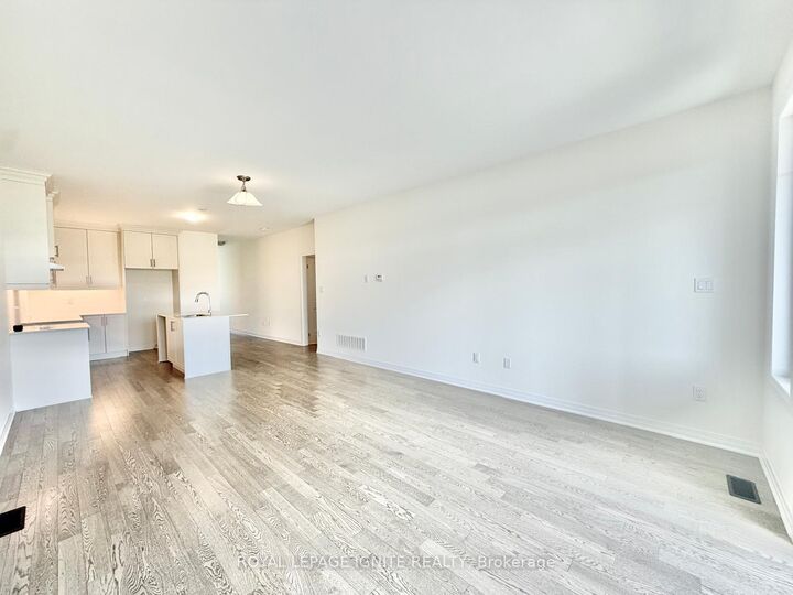 551 Hudson Street — photo 1
